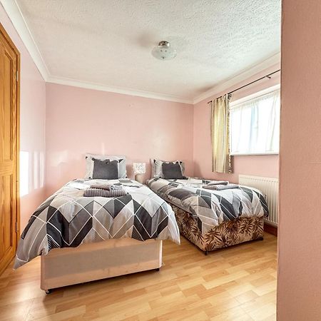 Morden Holiday Basildon  Buitenkant foto